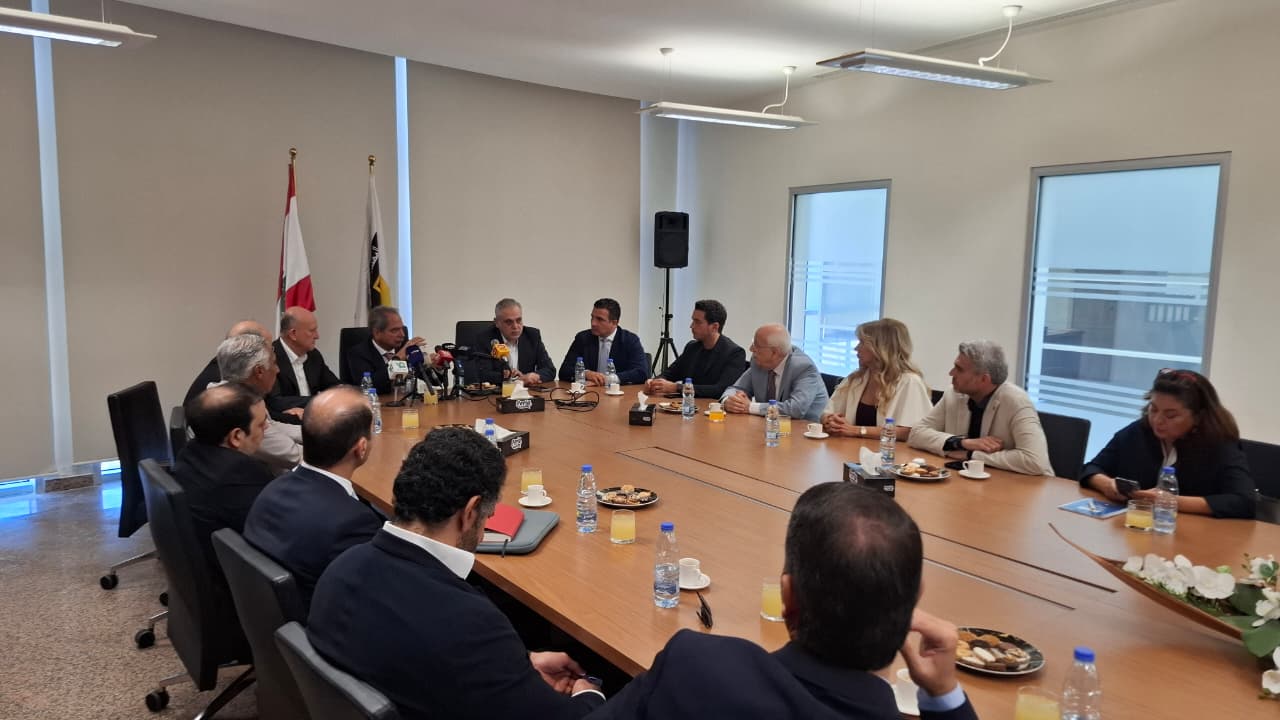 الصدي التقى نواب طرابلس ونقباء المهن الحرة وعرض المشاريع الخاصة بالمدينة والشمال: ضرورة تفعيل دور طرابلس والاستفادة من منشآتها وموقعها الصدي التقى نواب طرابلس ونقباء المهن الحرة وعرض المشاريع الخاصة بالمدينة والشمال: ضرورة تفعيل دور طرابلس والاستفادة من منشآتها وموقعها