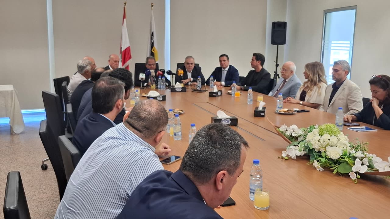 الصدي التقى نواب طرابلس ونقباء المهن الحرة وعرض المشاريع الخاصة بالمدينة والشمال: ضرورة تفعيل دور طرابلس والاستفادة من منشآتها وموقعها الصدي التقى نواب طرابلس ونقباء المهن الحرة وعرض المشاريع الخاصة بالمدينة والشمال: ضرورة تفعيل دور طرابلس والاستفادة من منشآتها وموقعها