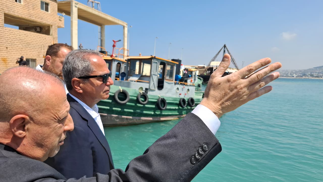 معايناً منشآت النفط والخزانات والمرابط... الصدي من الزهراني: نعمل على الاستفادة إقتصادياً من كل القدرات والأصول الاستراتيجية معايناً منشآت النفط والخزانات والمرابط... الصدي من الزهراني: نعمل على الاستفادة إقتصادياً من كل القدرات والأصول الاستراتيجية